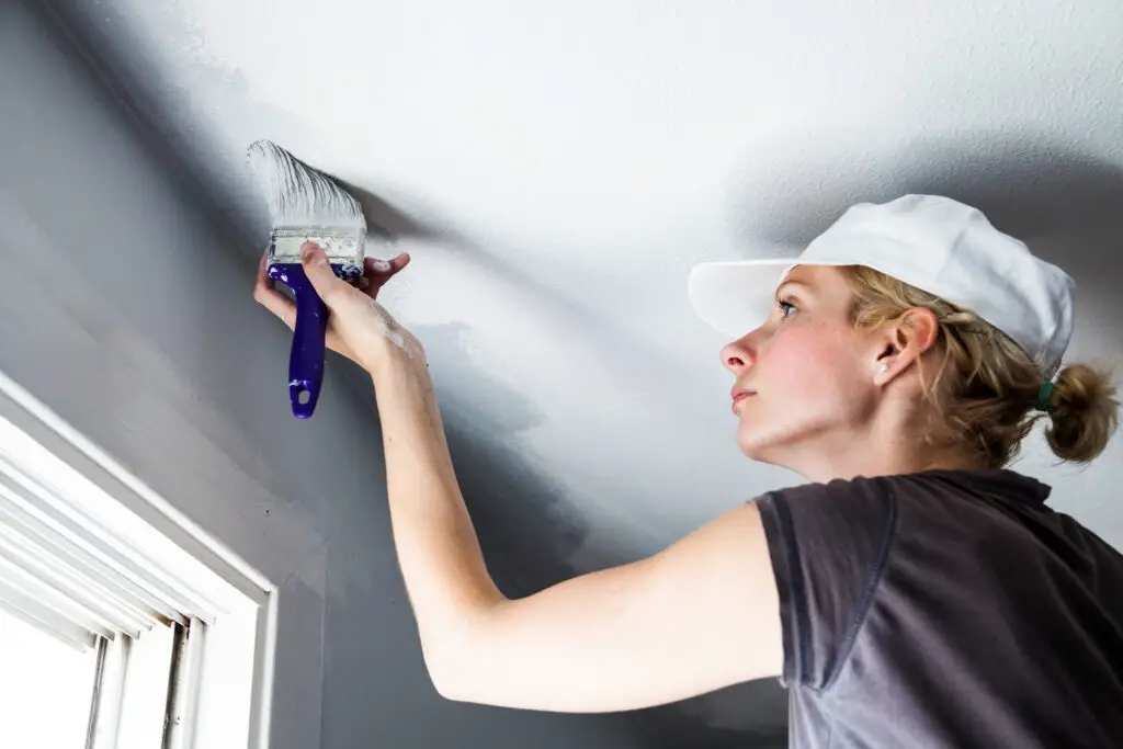 Painting a ceiling near wall corner