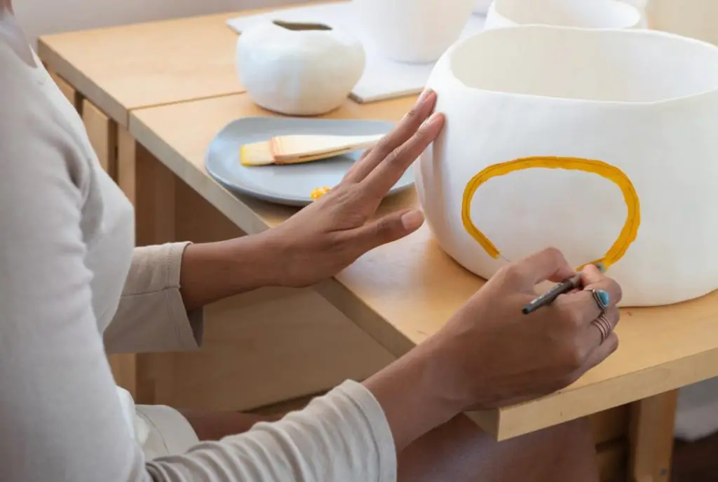 how to paint ceramic pots